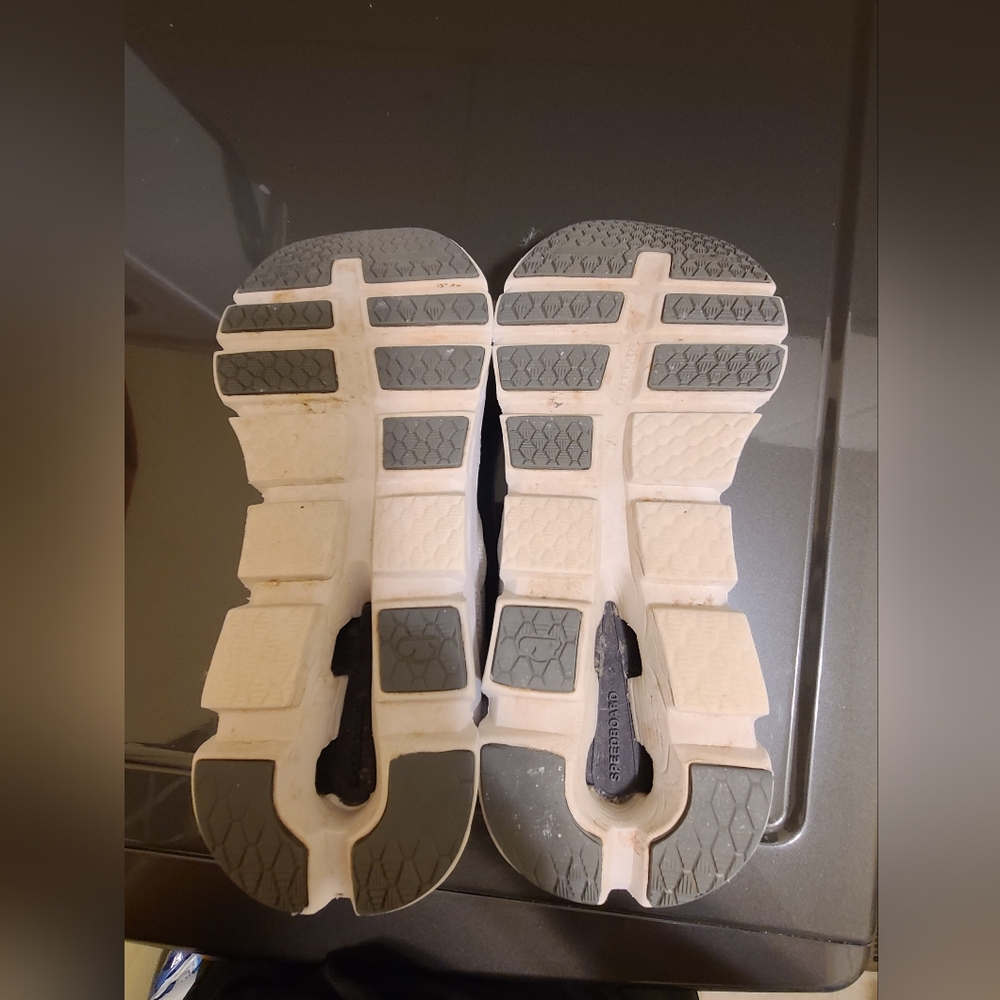 On Running White Sneakers - Picture 4 of 7